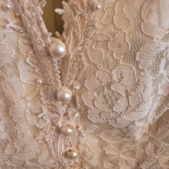 Elegant Vintage Cream Lace Jacket and Skirt Set - Picture 8 of 11